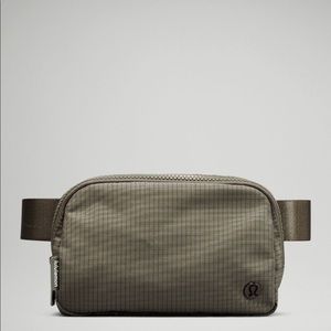 Lululemon everywhere belt bag
